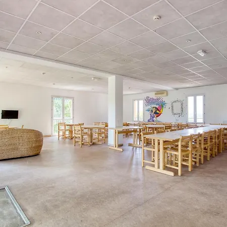 De Saint-raphael Hostel *